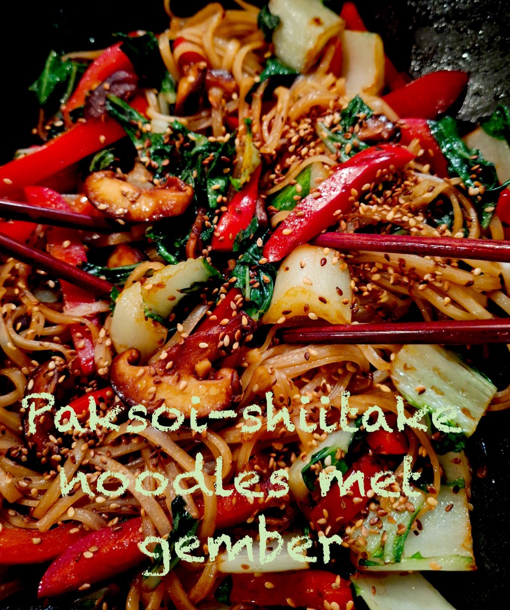 Paksoi-shiitake noodles met&nbsp;gember
